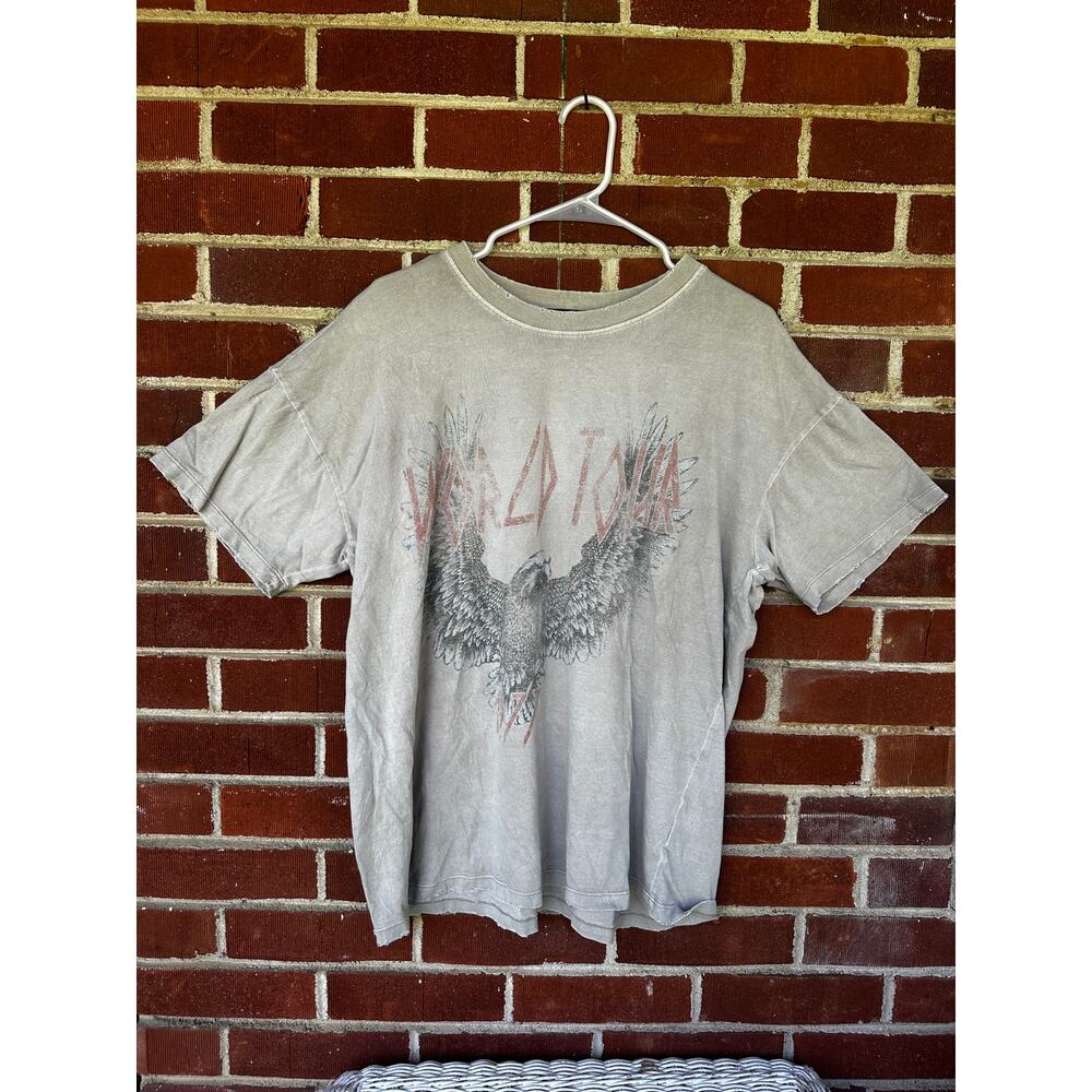 World Tour Eagle Graphic Band Tee Distressed Wash Rock Shirt